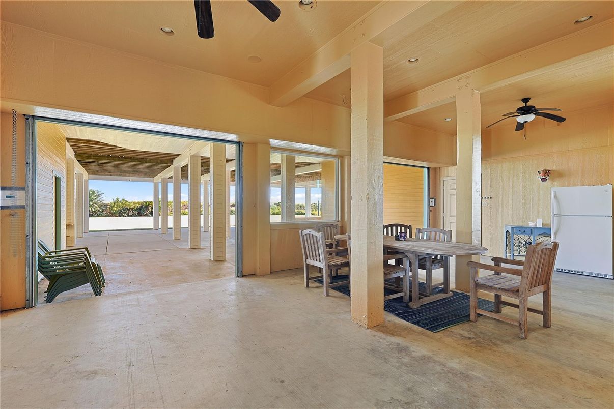 Dining room, Interior, Recessed Lighting