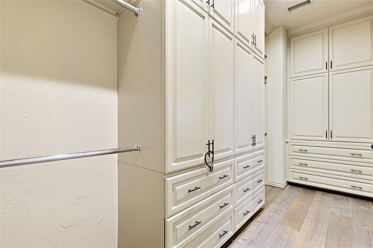 Interior, Walk-in Closets, Wood Texture Flooring
