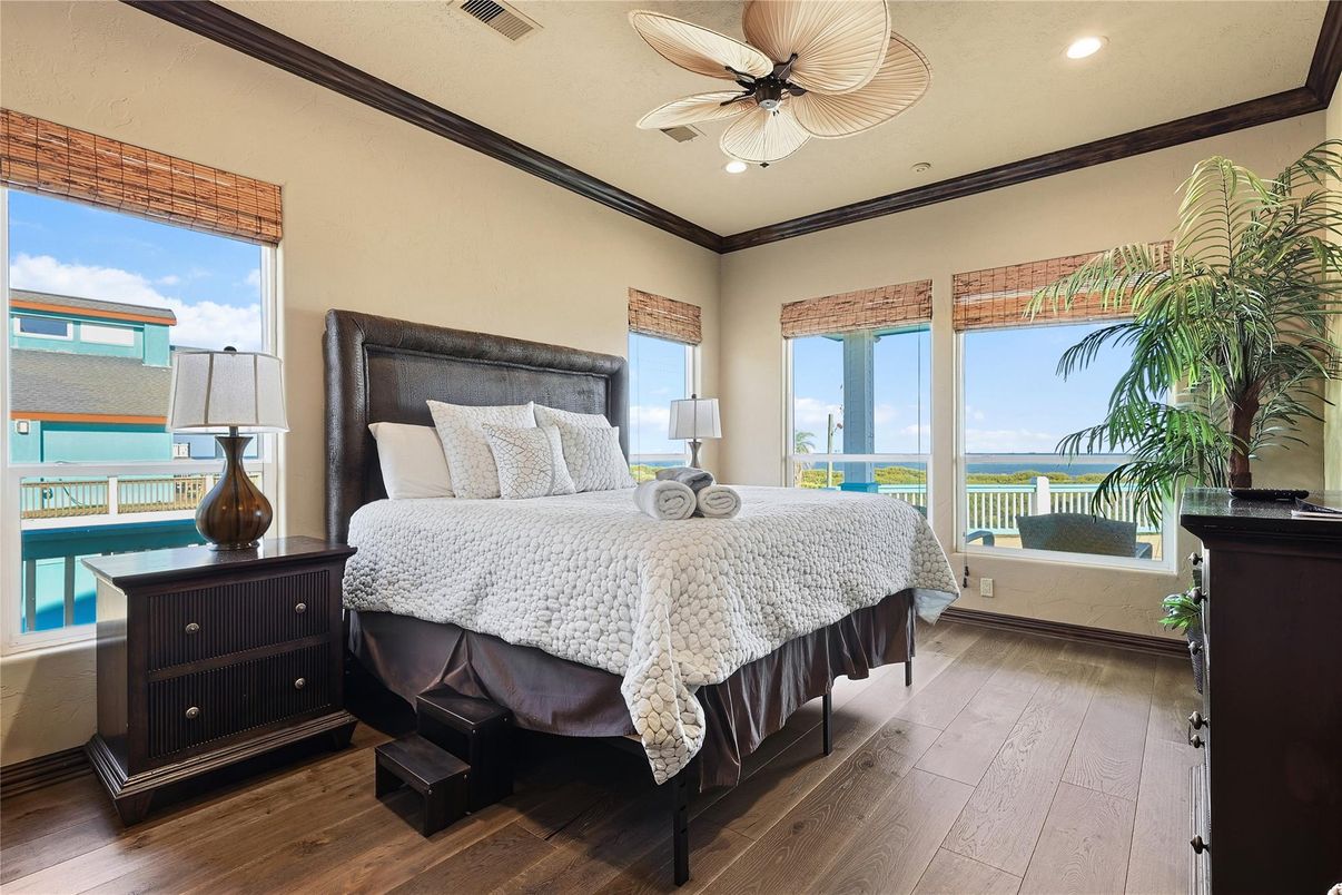 Bedroom, Interior, Recessed Lighting, Water, Wood Texture Flooring