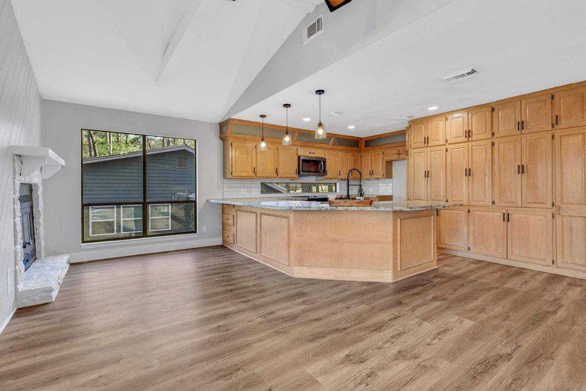 Fireplace, Interior, Kitchen, Pendant Lights, Recessed Lighting, Wood Texture Flooring