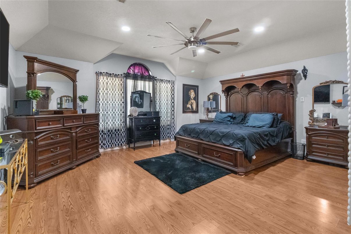 Bedroom, Interior, Recessed Lighting, Wood Texture Flooring
