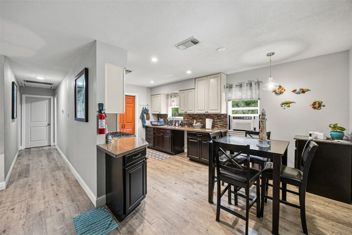 Dining room, Interior, Kitchen, Pendant Lights, Recessed Lighting, Wood Texture Flooring