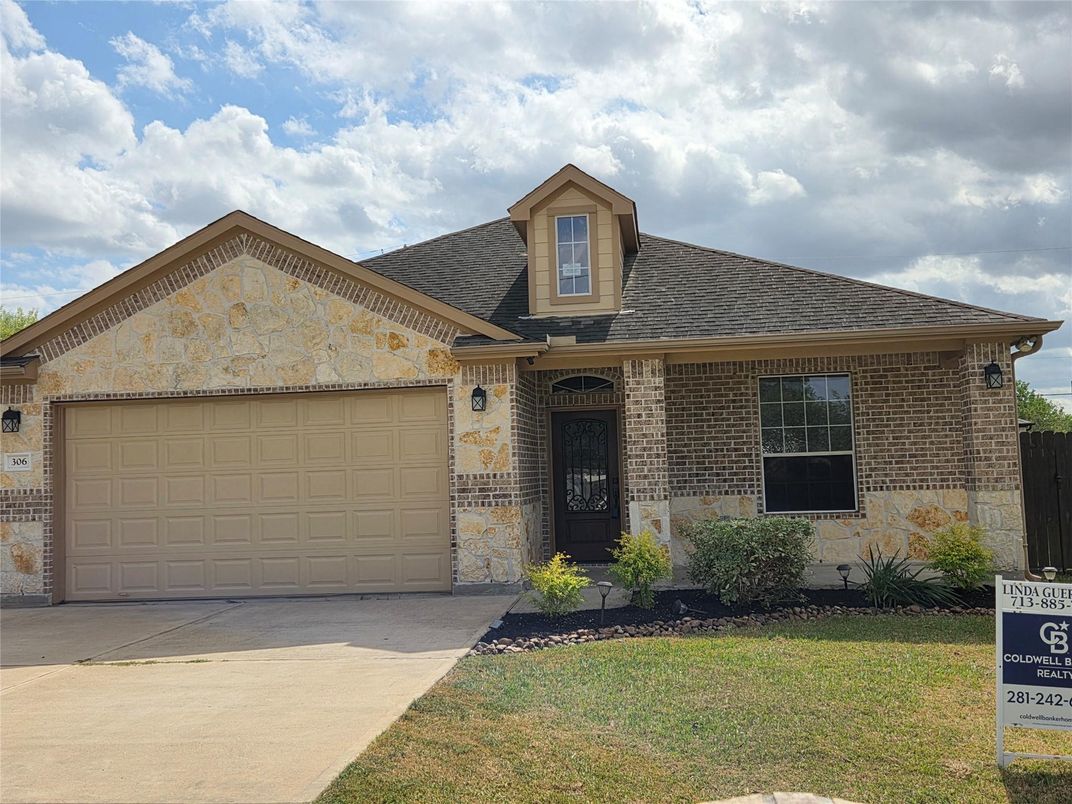 Attached, Exterior, Facade, Brick Facade, Ranch