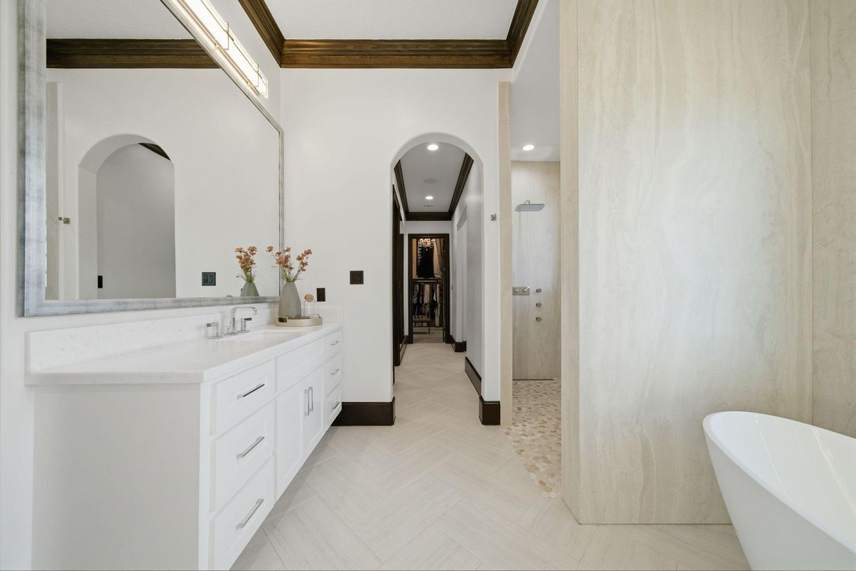 Bathroom, Dual Sink Vanities, Free Standing Baths, Interior, Recessed Lighting