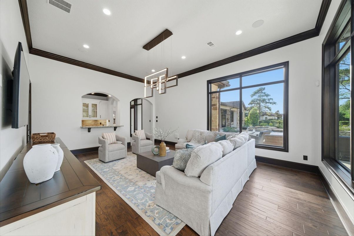 Interior, Living room, Pendant Lights, Recessed Lighting, Wood Texture Flooring