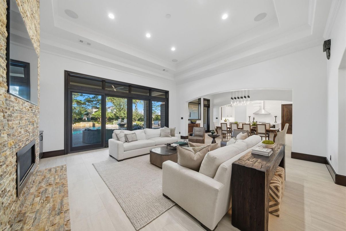 Dining room, Interior, Living room, Pendant Lights, Recessed Lighting