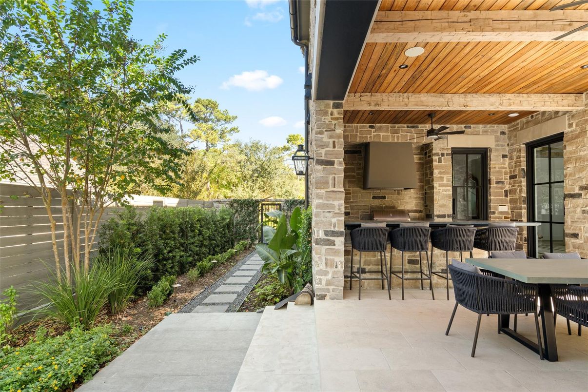 Exterior, Outdoor Kitchen