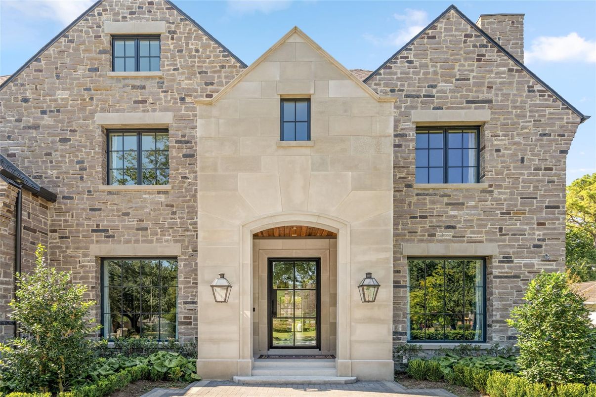 Exterior, Facade, Brick Facade, Rowhouse