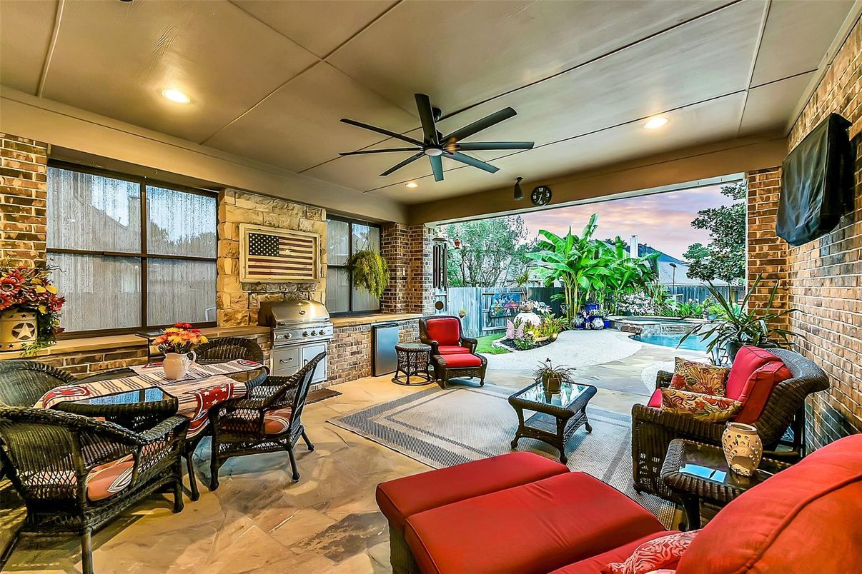 Exterior, Outdoor Kitchen, Recessed Lighting