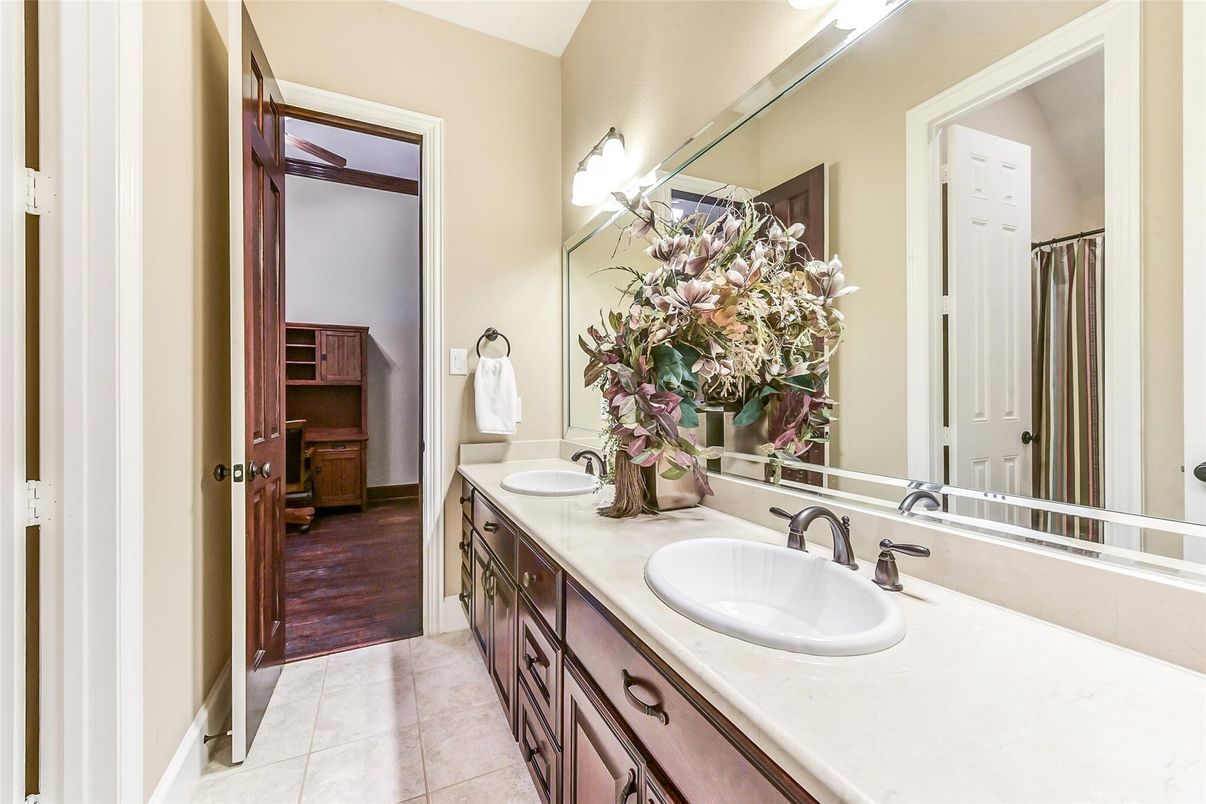 Bathroom, Dual Sink Vanities, Interior, Wood Texture Flooring