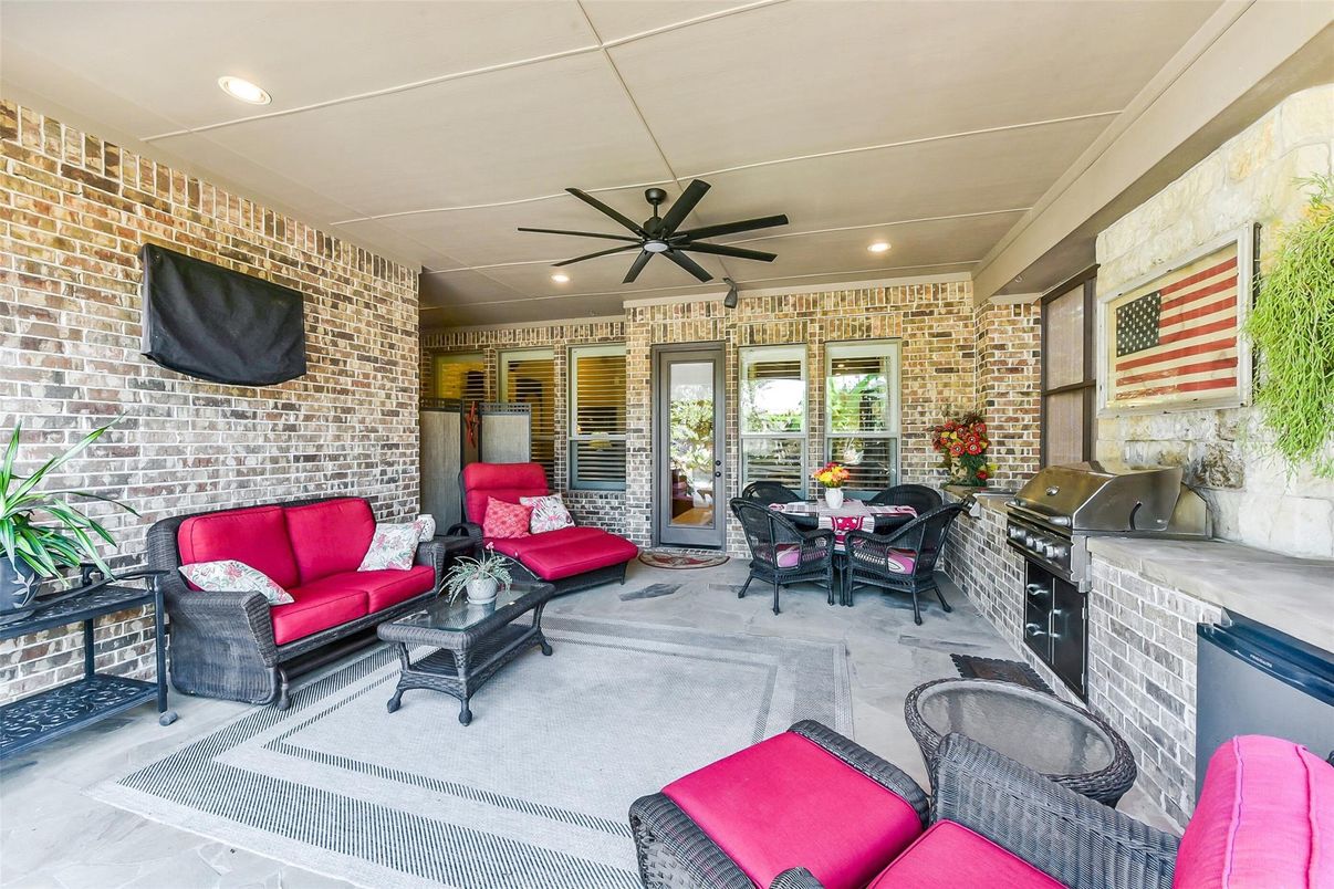 Exterior, Outdoor Kitchen, Recessed Lighting