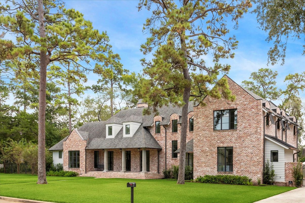Backyard, Exterior, Facade, Brick Facade, French Provincial
