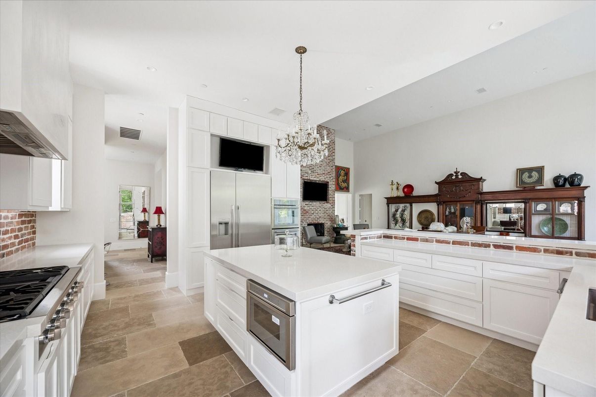 Chandelier, Interior, Kitchen, Recessed Lighting, Stainless Steel Appliances