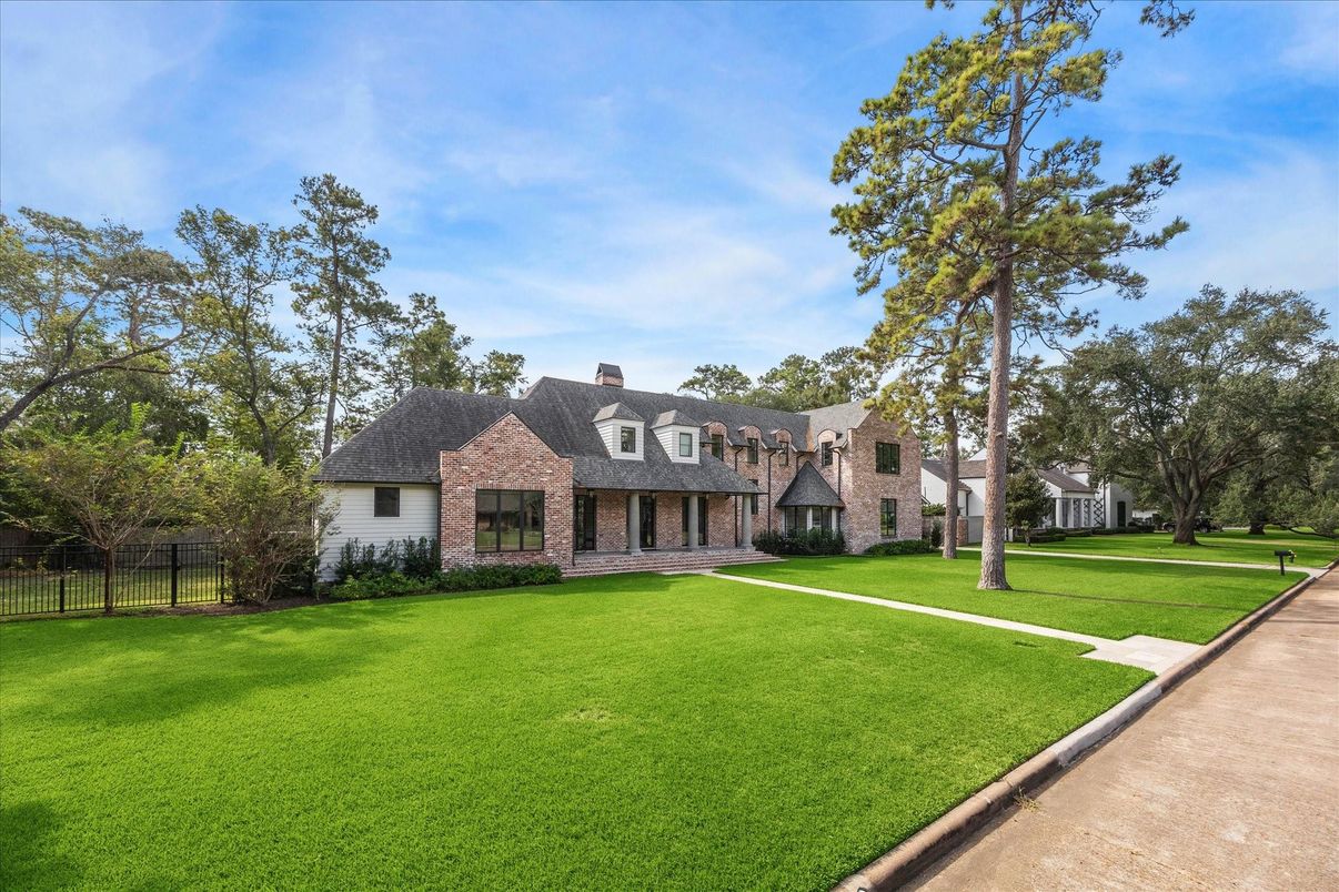Backyard, Exterior, Facade, Brick Facade, French Provincial