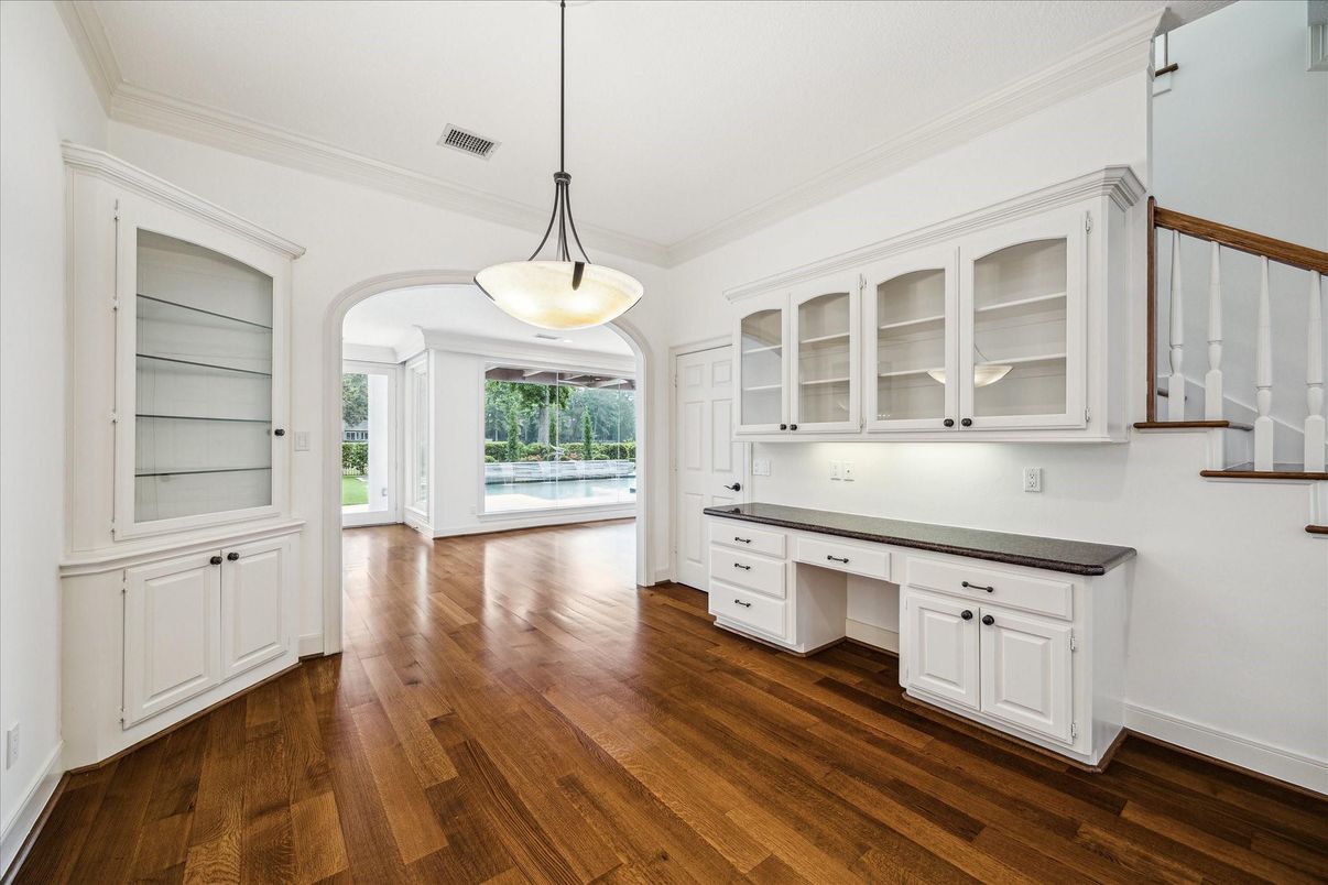 Interior, Pendant Lights, Wood Texture Flooring