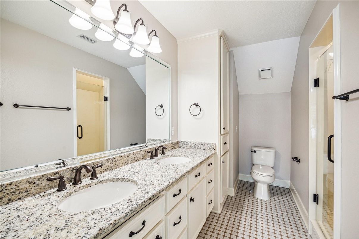 Bathroom, Dual Sink Vanities, Interior