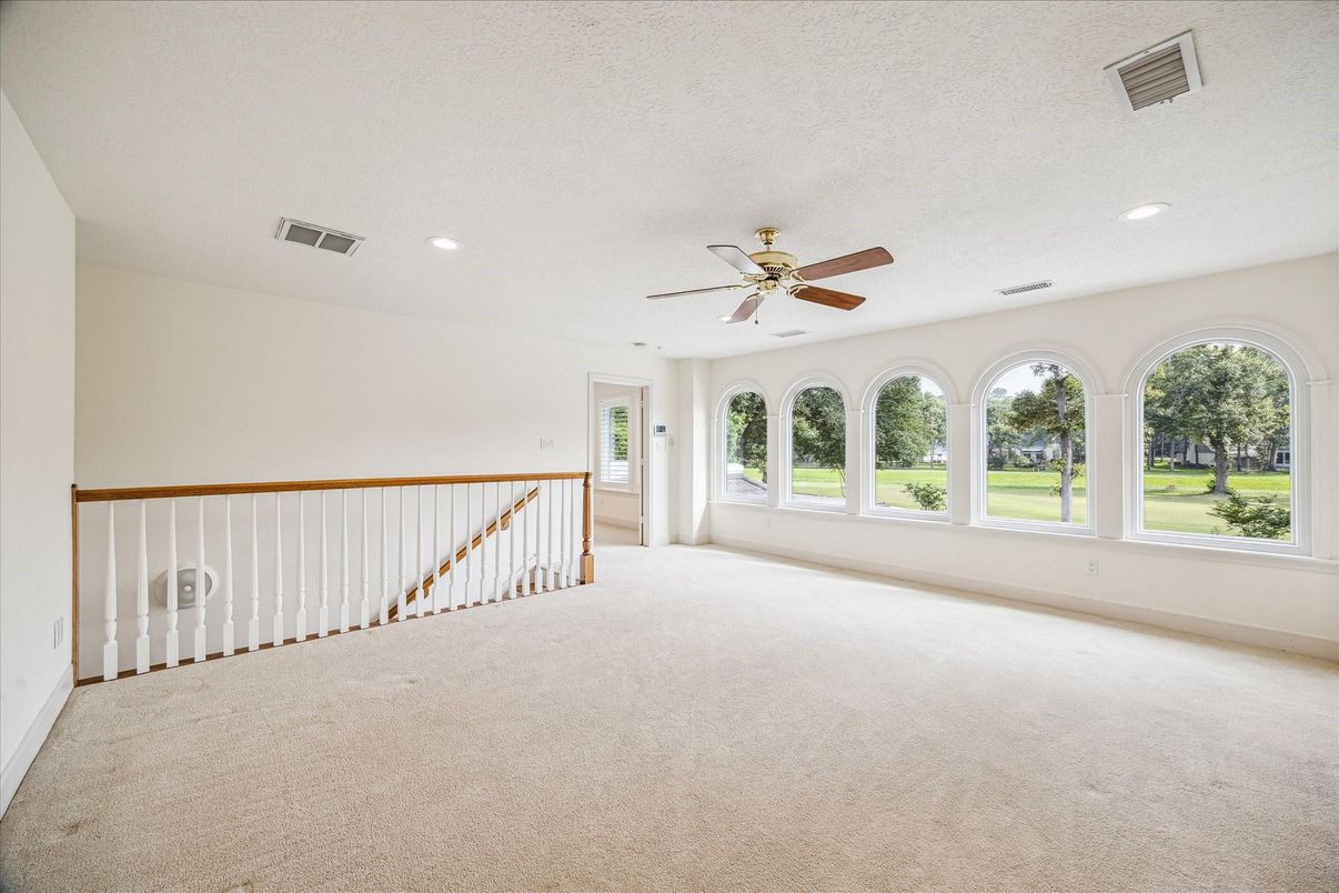 Empty room, Interior, Recessed Lighting
