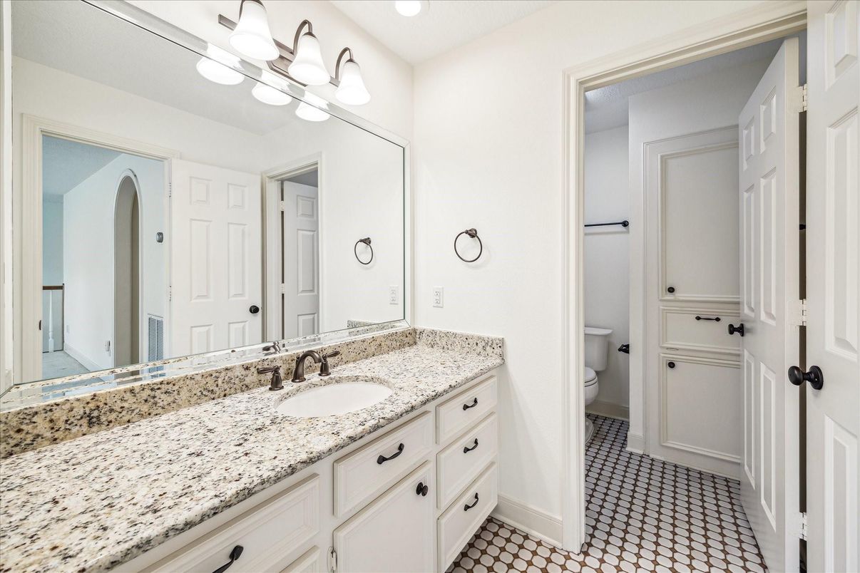 Bathroom, Dual Sink Vanities, Interior, Recessed Lighting
