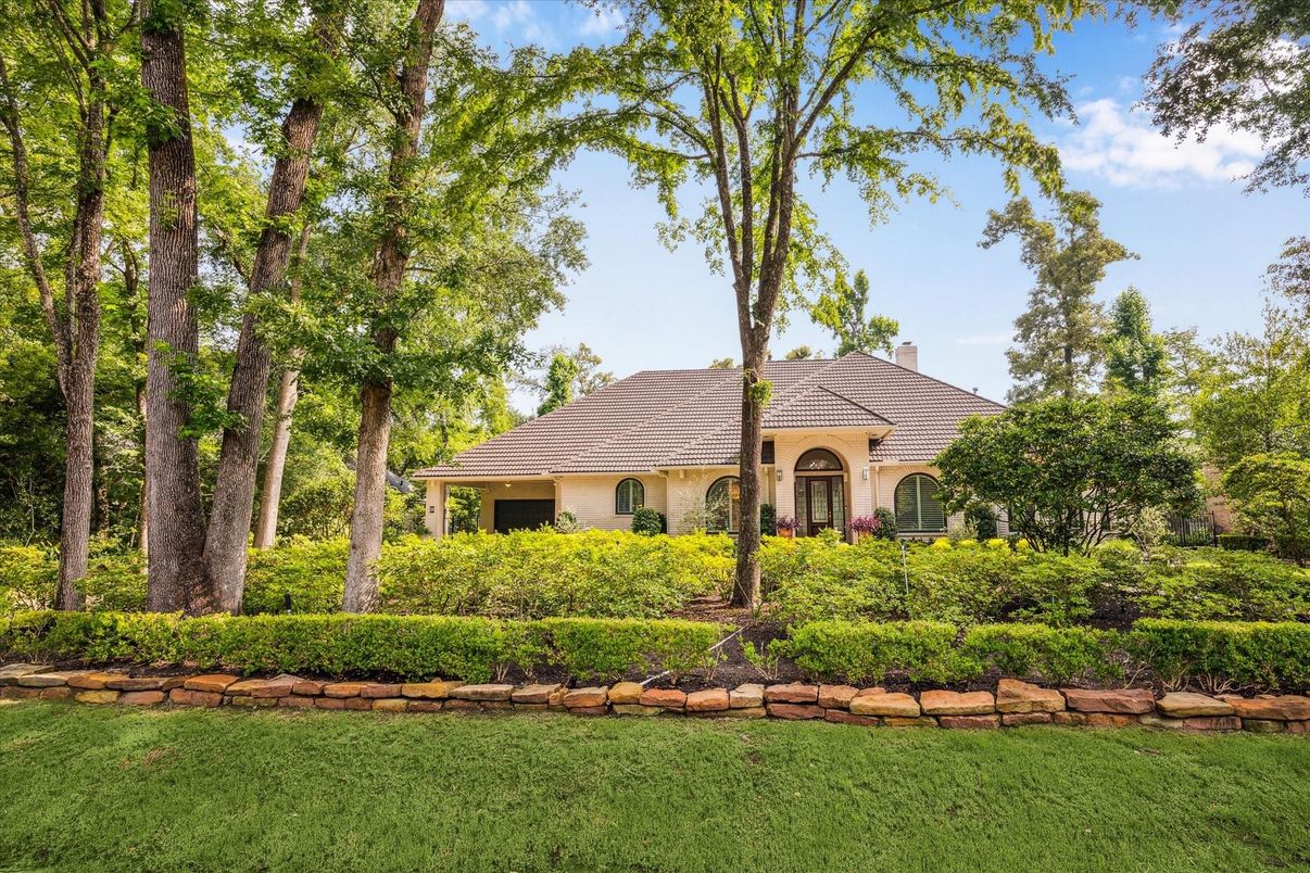 Backyard, Exterior, Facade, French Provincial