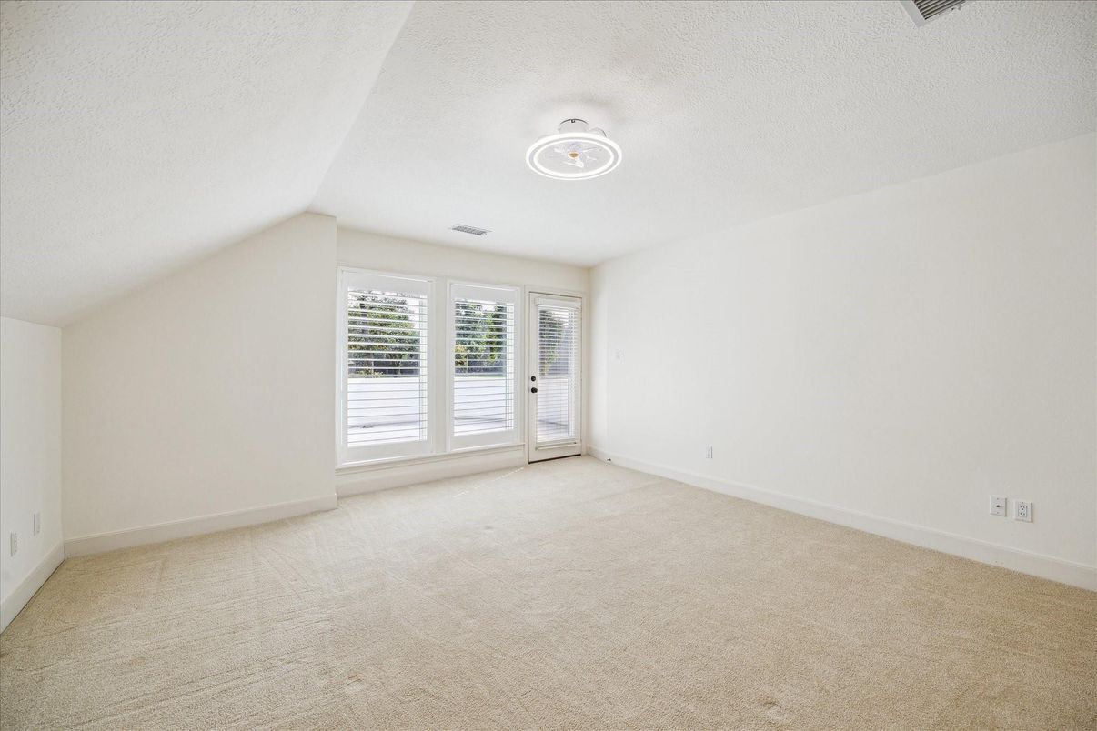 Empty room, Interior