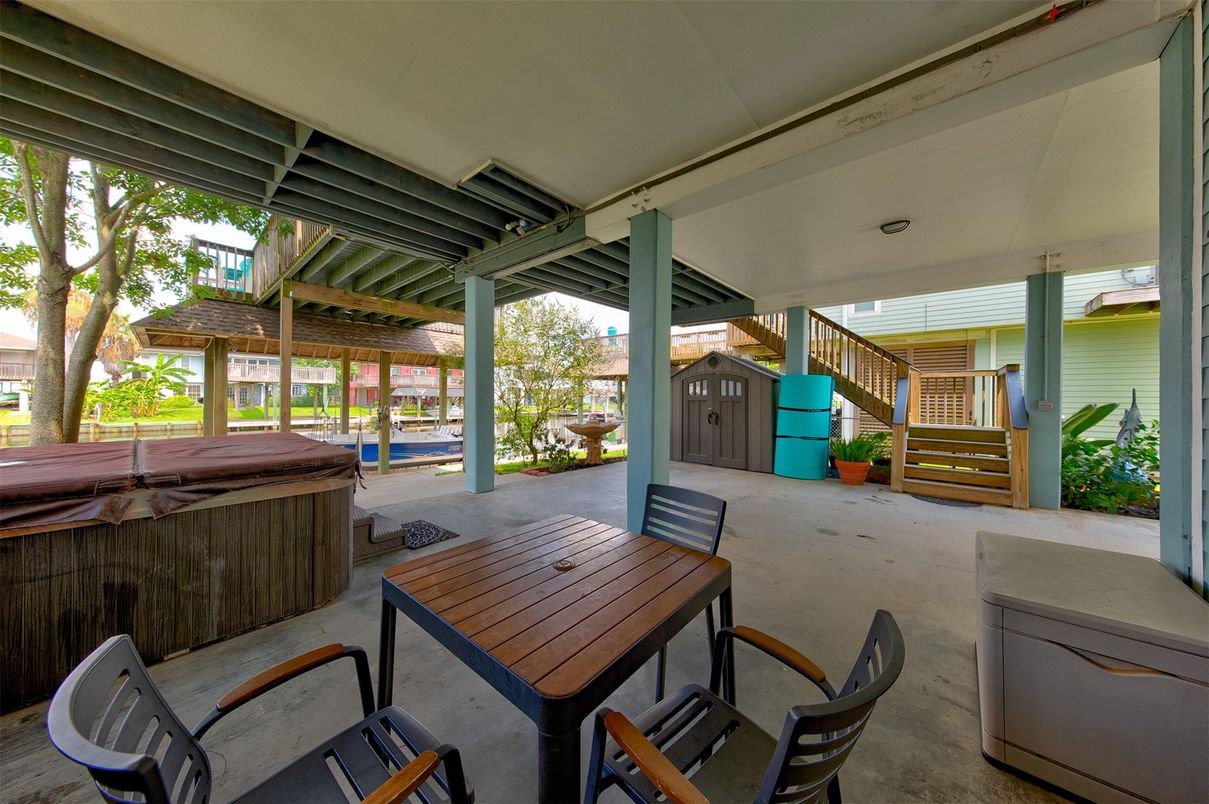 Exterior, Hot Tub