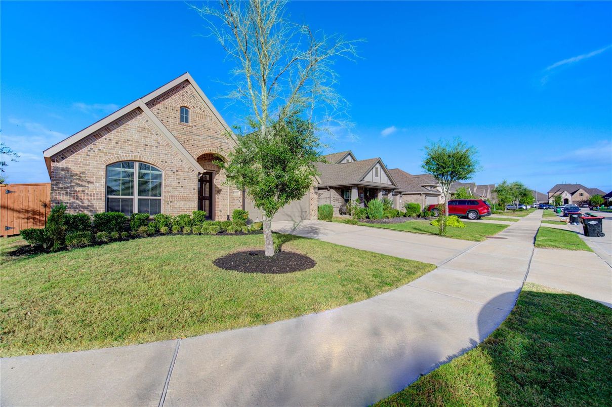 Exterior, Facade, Brick Facade, Brick Traditional