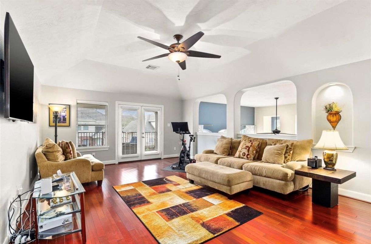 Fitness Equipment, Interior, Living room, Wood Texture Flooring