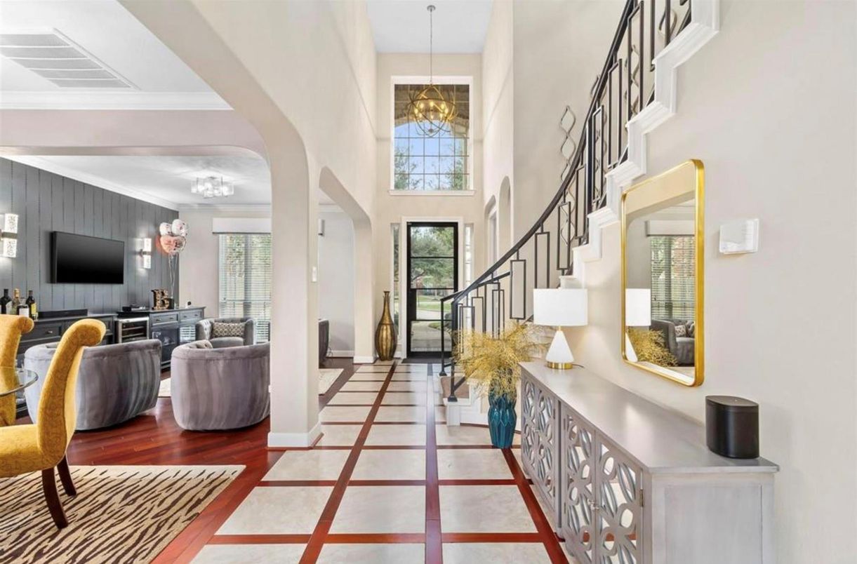Chandelier, Interior, Living room, Pendant Lights