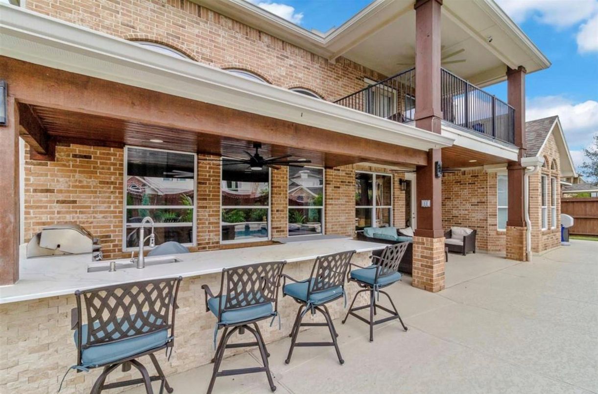 Exterior, Outdoor Kitchen