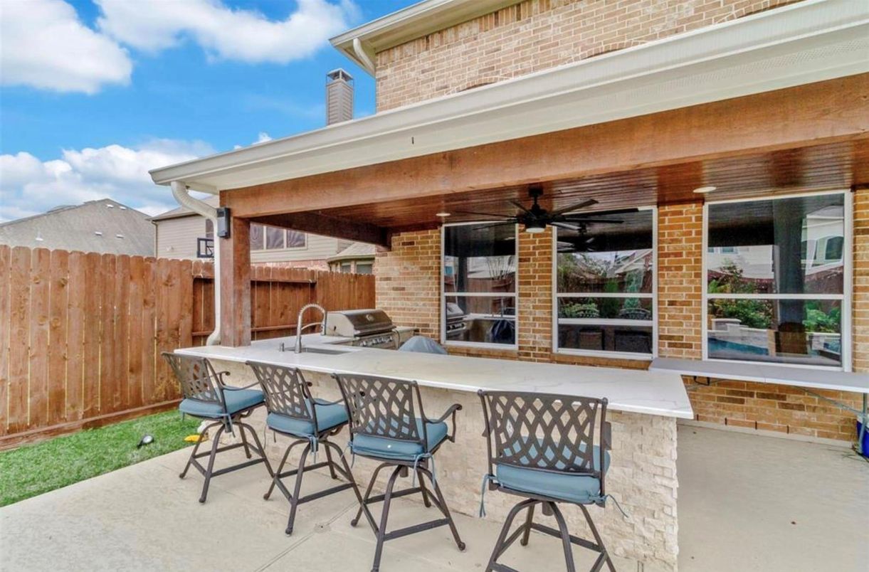 Exterior, Outdoor Kitchen