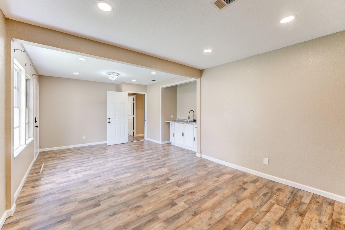 Empty room, Interior, Recessed Lighting, Wood Texture Flooring