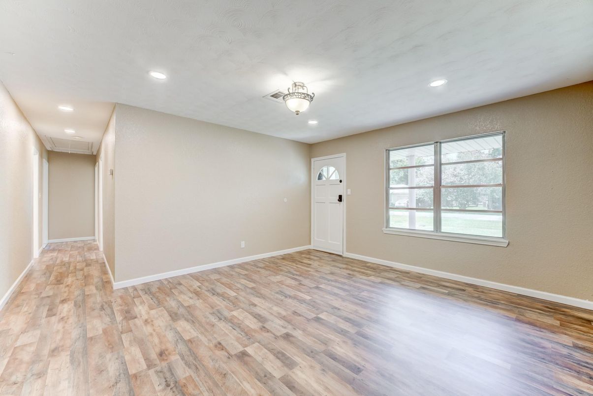 Empty room, Interior, Recessed Lighting, Wood Texture Flooring