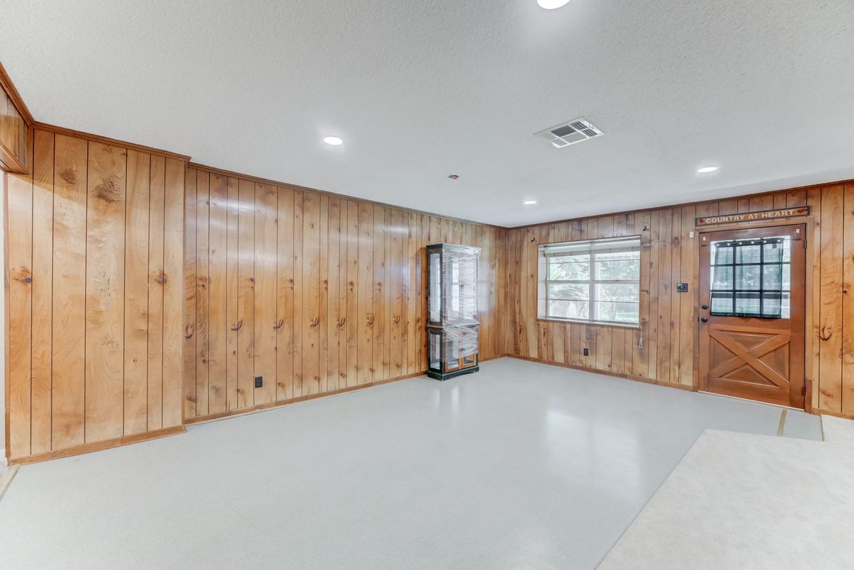 Empty room, Interior, Recessed Lighting, Wooden Walls