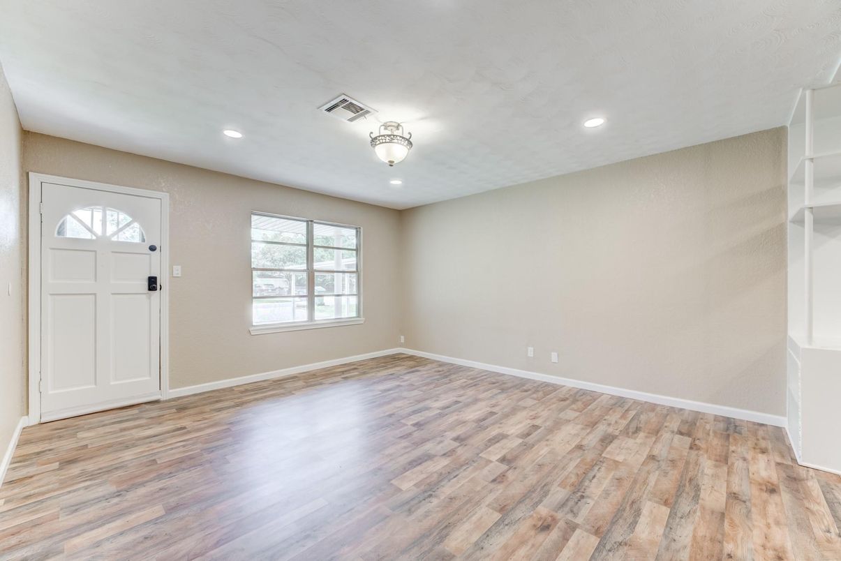 Empty room, Interior, Recessed Lighting, Wood Texture Flooring