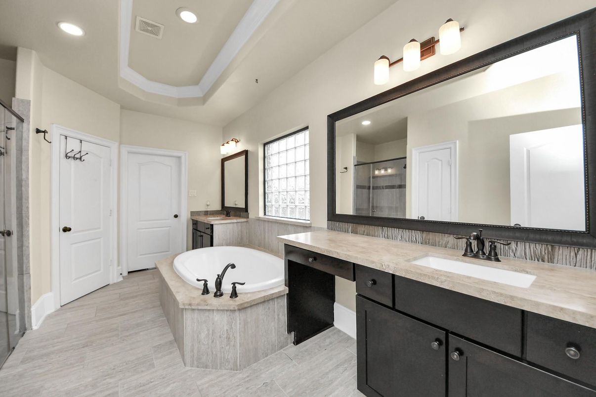Bathroom, Dual Sink Vanities, Interior, Recessed Lighting