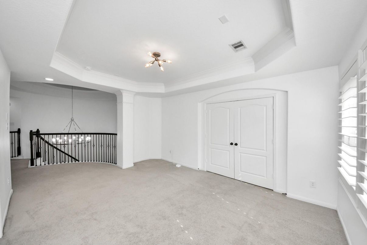Chandelier, Empty room, Interior, Pendant Lights, Recessed Lighting