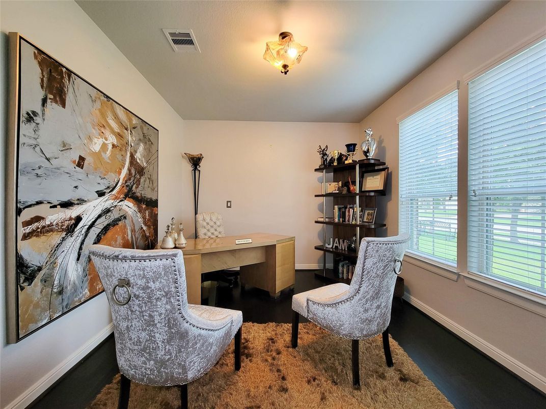 Home Office, Interior