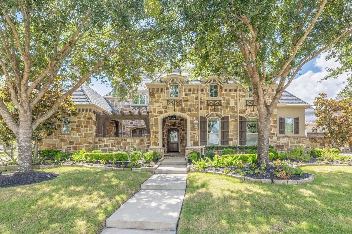 Exterior, Facade, French Provincial