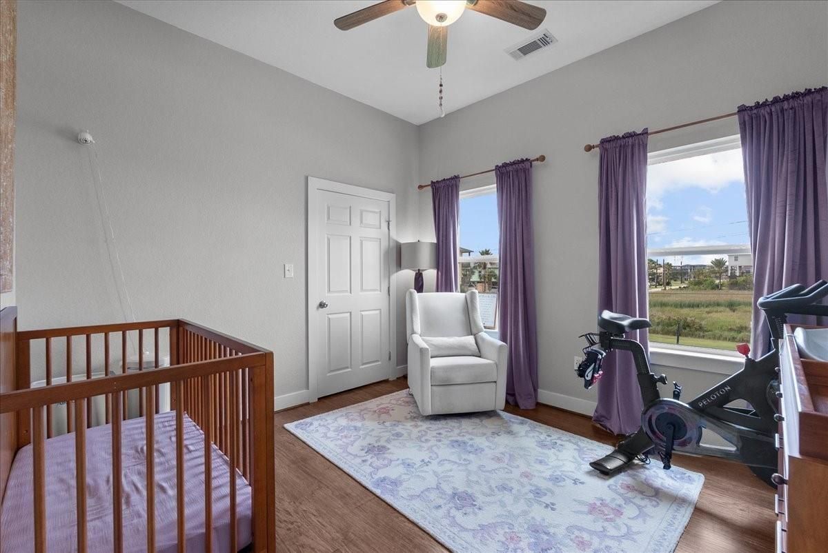 Bedroom, Fitness Equipment, Interior, Wood Texture Flooring