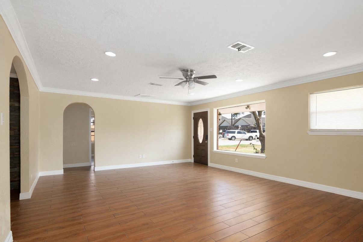 Empty room, Interior, Recessed Lighting, Wood Texture Flooring