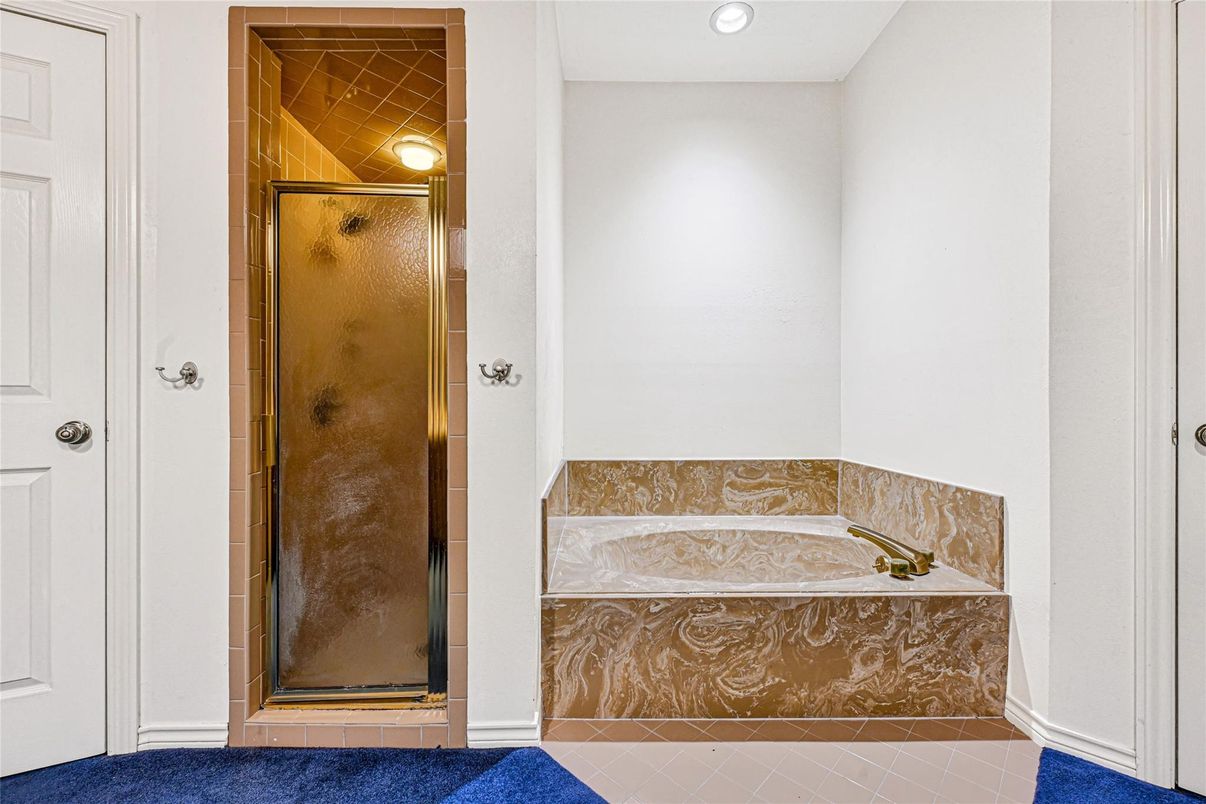 Bathroom, Interior, Recessed Lighting