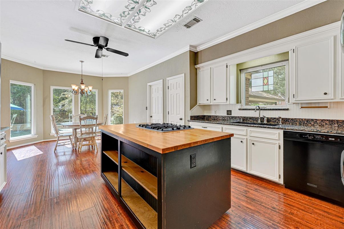 Chandelier, Dining room, Interior, Kitchen, Wood Texture Flooring
