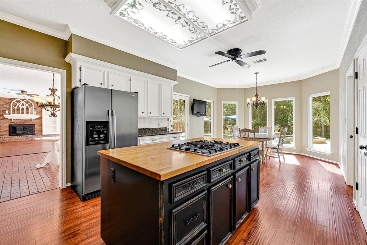 Chandelier, Dining room, Fireplace, Interior, Kitchen, Wood Texture Flooring