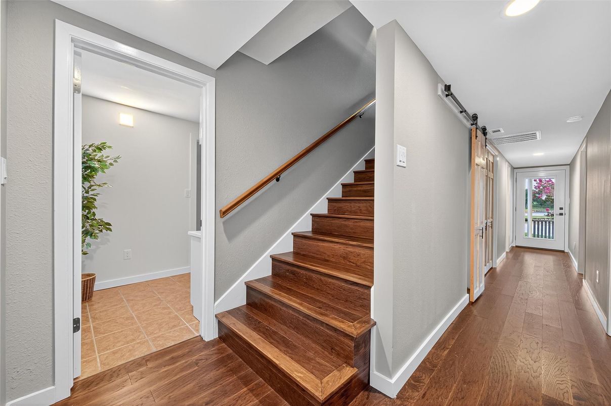 Interior, Recessed Lighting, Wood Texture Flooring