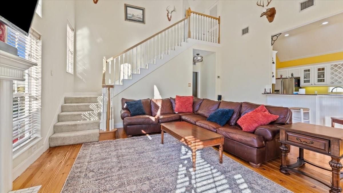 Interior, Living room, Recessed Lighting, Wood Texture Flooring