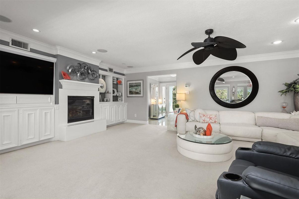 Fireplace, Interior, Living room, Recessed Lighting