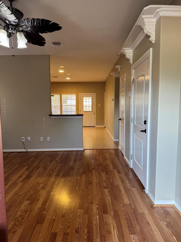 Empty room, Interior, Recessed Lighting, Wood Texture Flooring