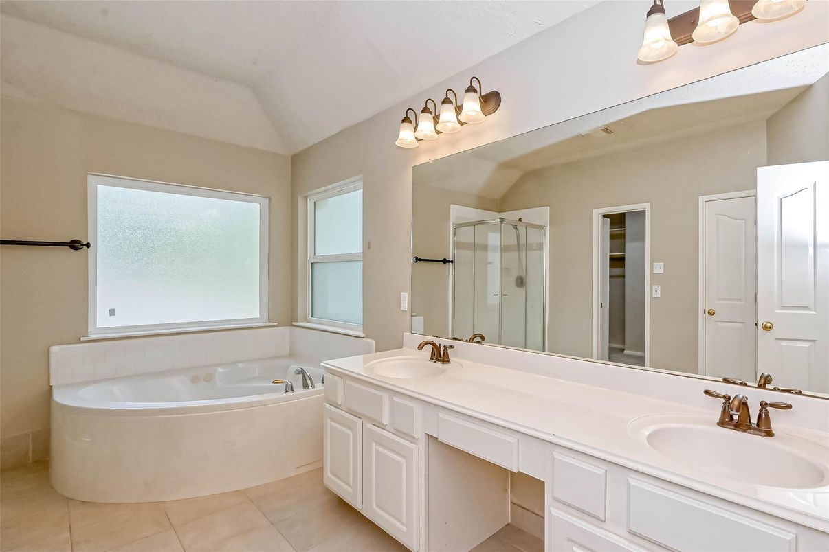 Bathroom, Dual Sink Vanities, Interior