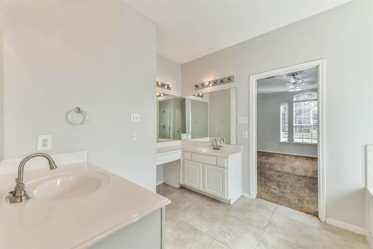 Bathroom, Dual Sink Vanities, Interior