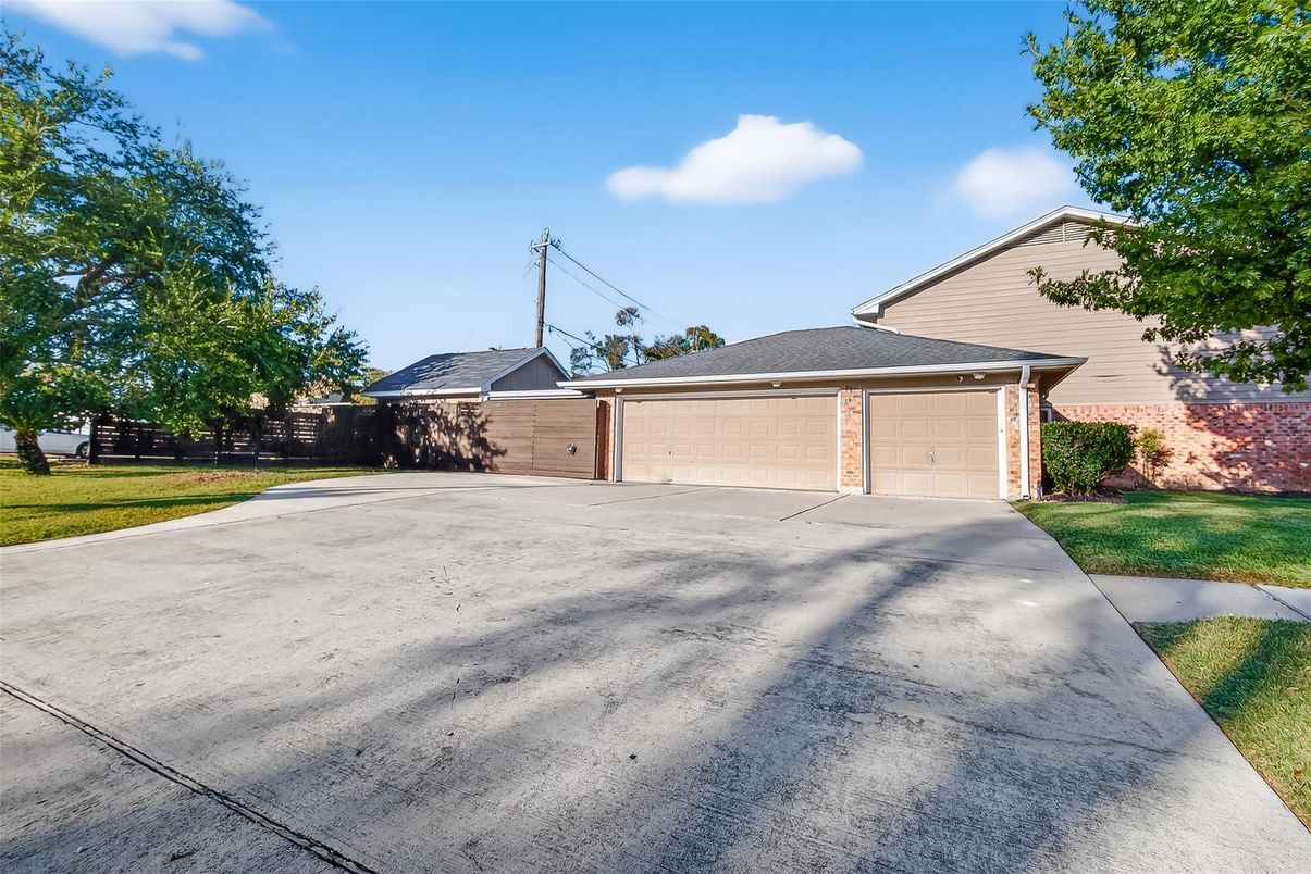 Detached Garage, Exterior